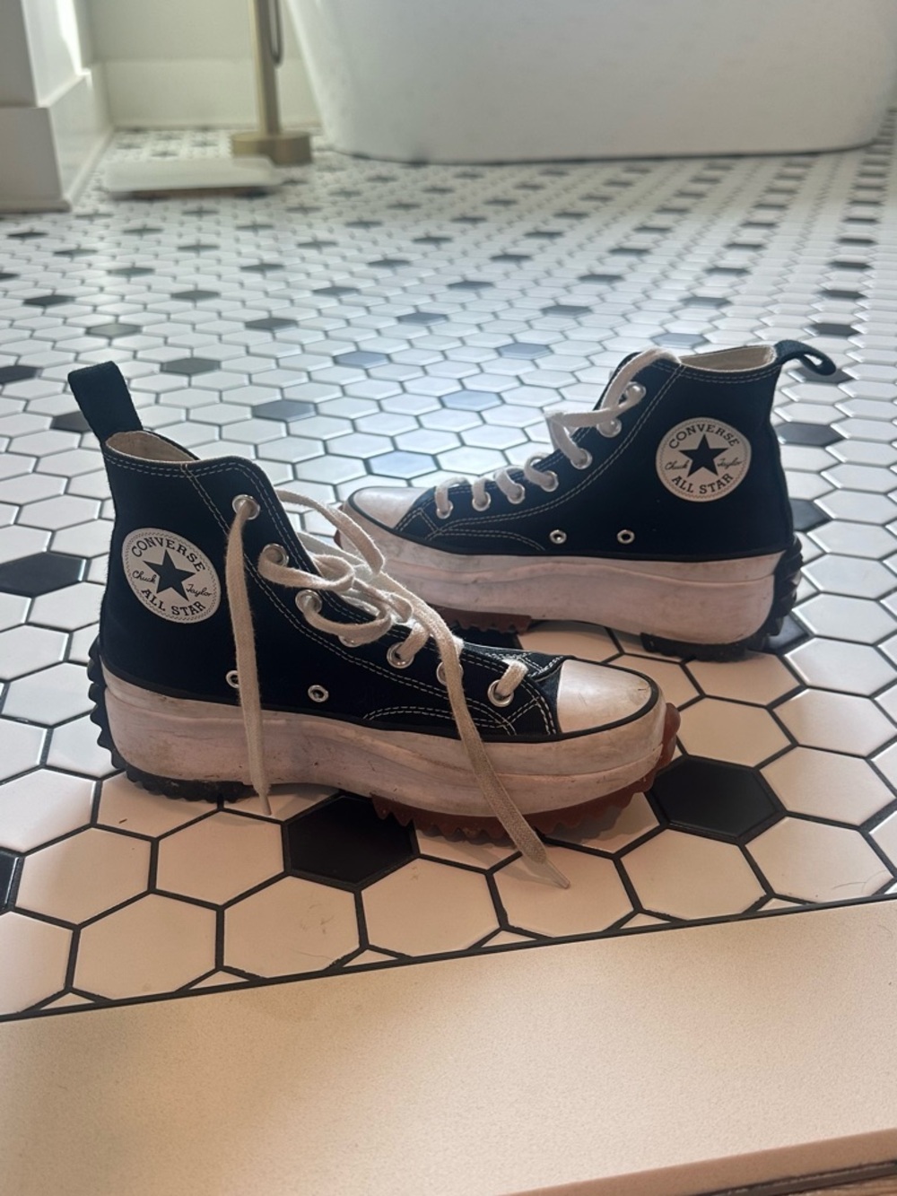 Converse run star hike. Size 6.5.